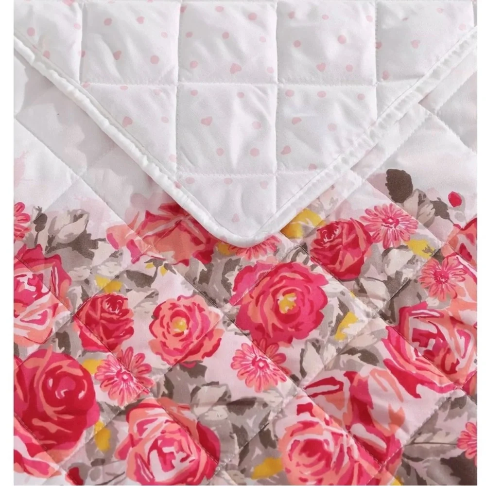NWT Set Betsey Johnson Pink and White quilt set.Quilt and 2 shams.